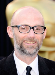 Asignaciones: Moby en un thriller romántico