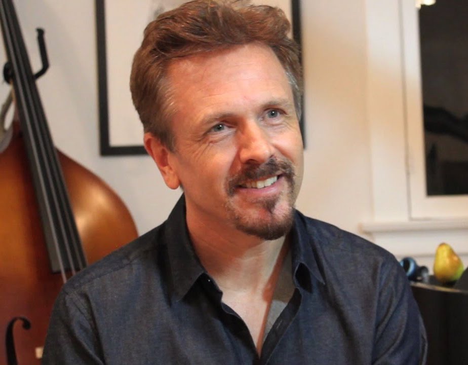 John Frizzell para la comedia Driver’s Ed